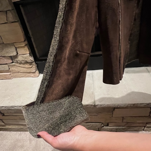 Authentic suede leather Guess jacket. Size Small in rich brown color. - Picture 3 of 6